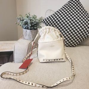 Brand new authentic Valentino Garavani rockstud mini bucket leather purse